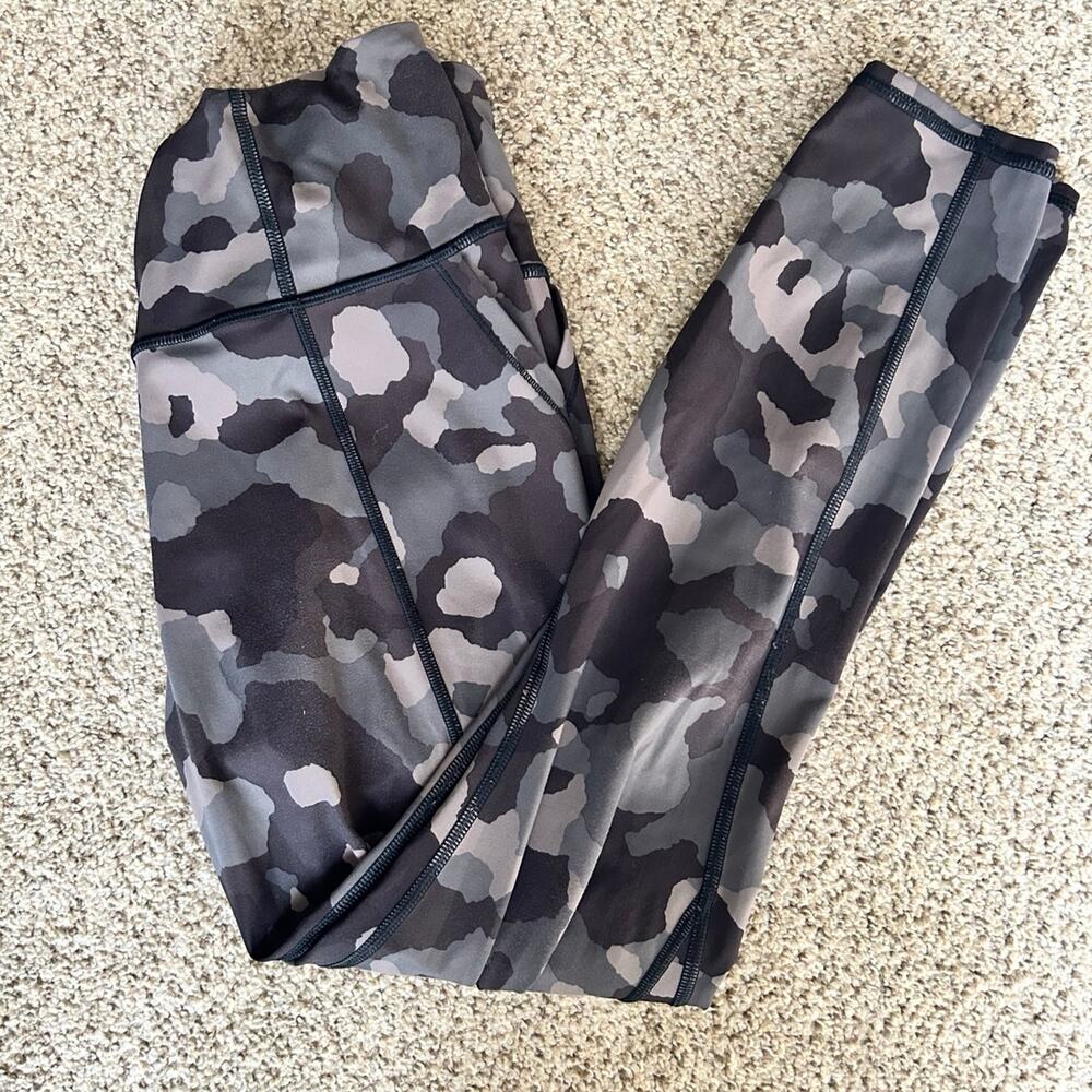 ATHLETA LIGHTNING CAMO 7/8 SUPERSONIC LEGGINGS BLACK/GRAY - Size S